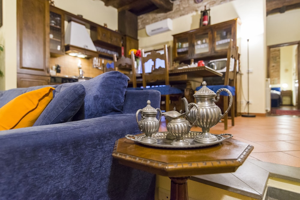 Florence Ariento Romantic Apartment 16/32