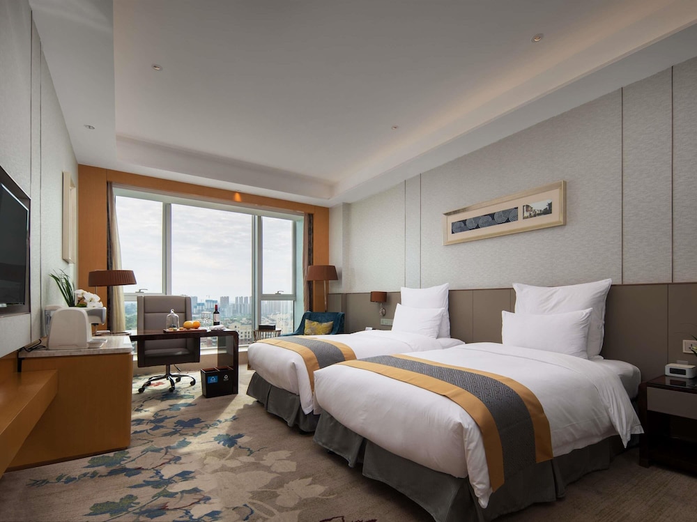 EXECUTIVE, TWIN BEDS