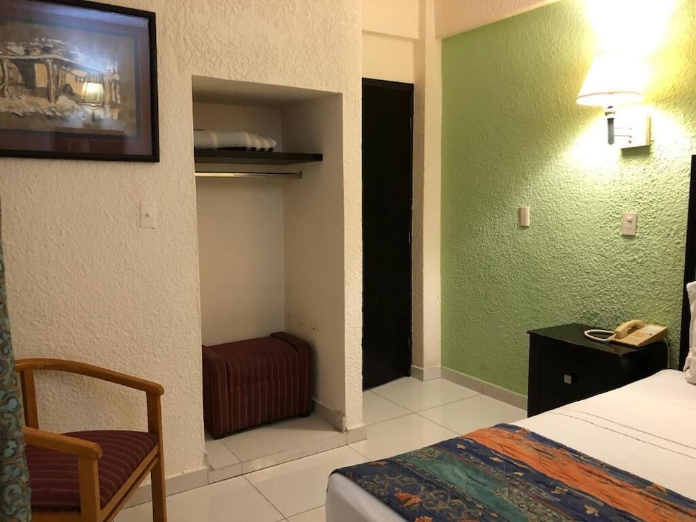 Frances Hotel 34/54