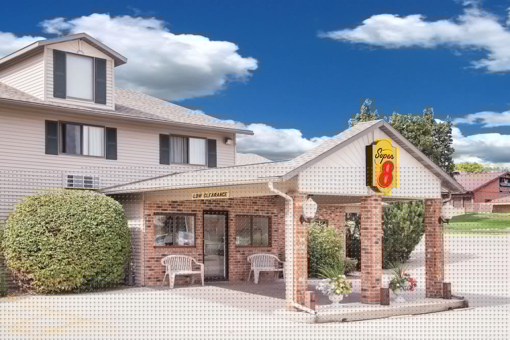 Super 8 by Wyndham Monroe WI 2/54