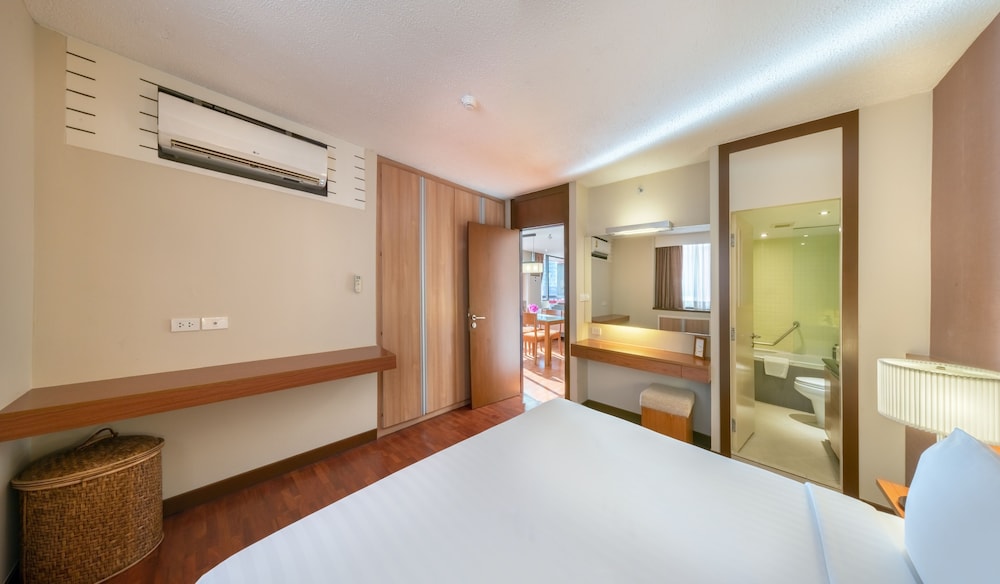 Bandara Silom Suites, Bangkok 18/78