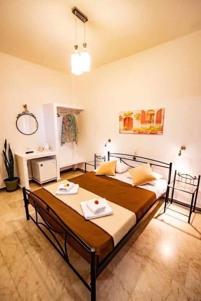 Join Us Low Cost Rooms 17/34