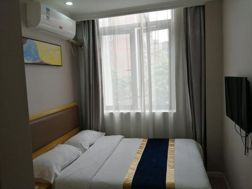 Special, Queen Bed