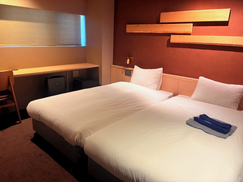 Basic, Twin Beds