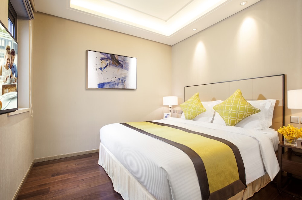 2 Bedrooms, Deluxe, King and Queen Bed
