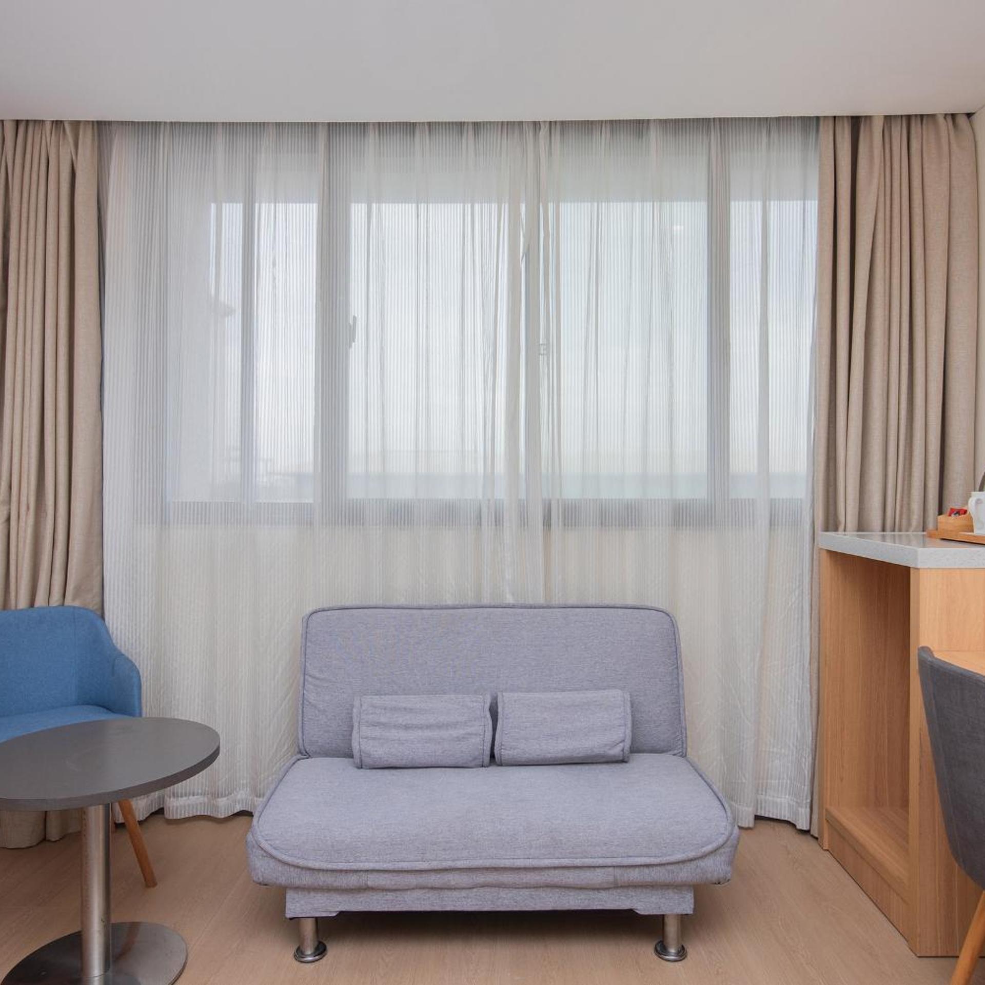 Starway Hotel at Pudong 42/48
