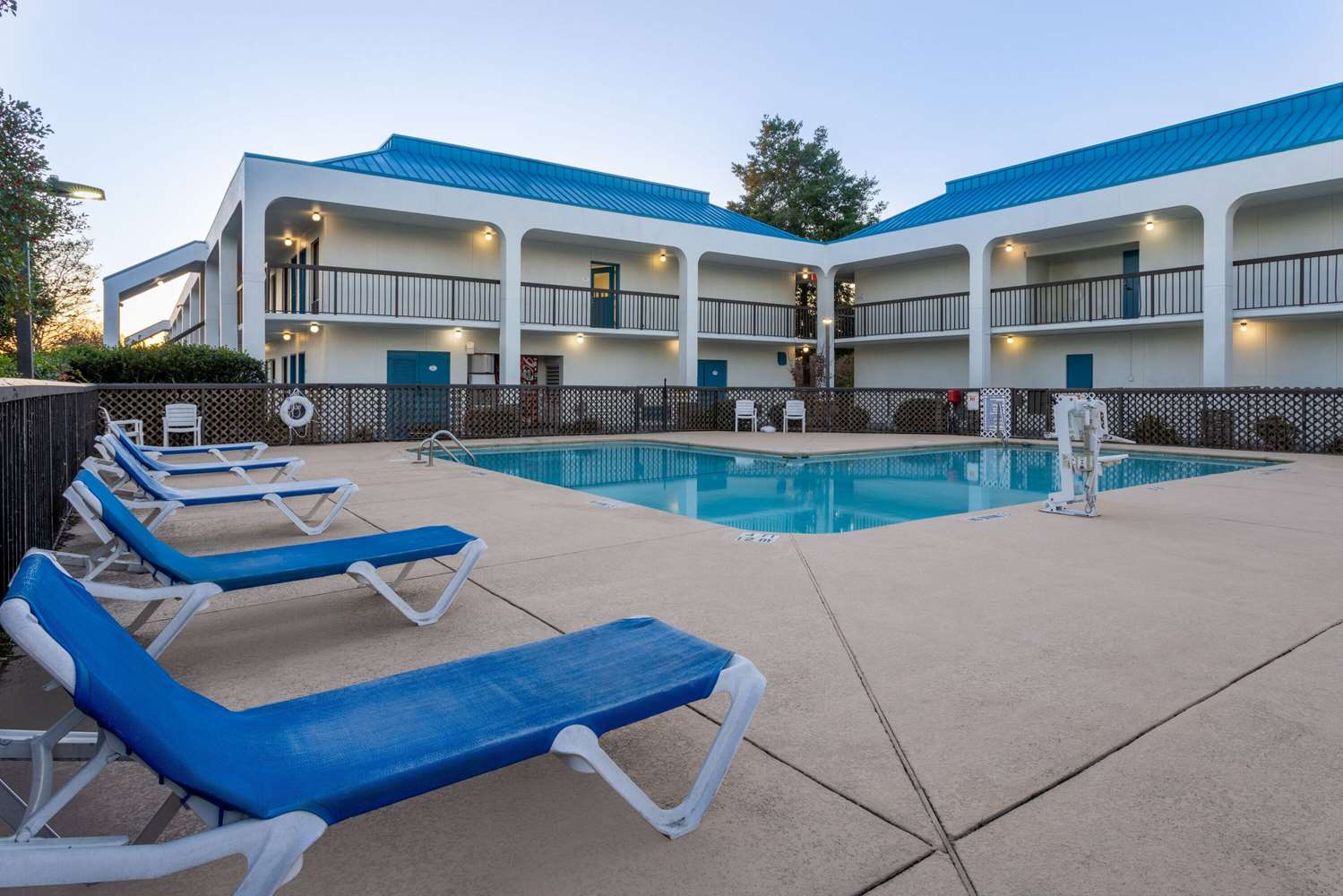 Studio6 Suites Jacksonville, NC 4/34