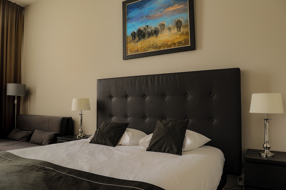 HOTEL CHARIOT 42/50