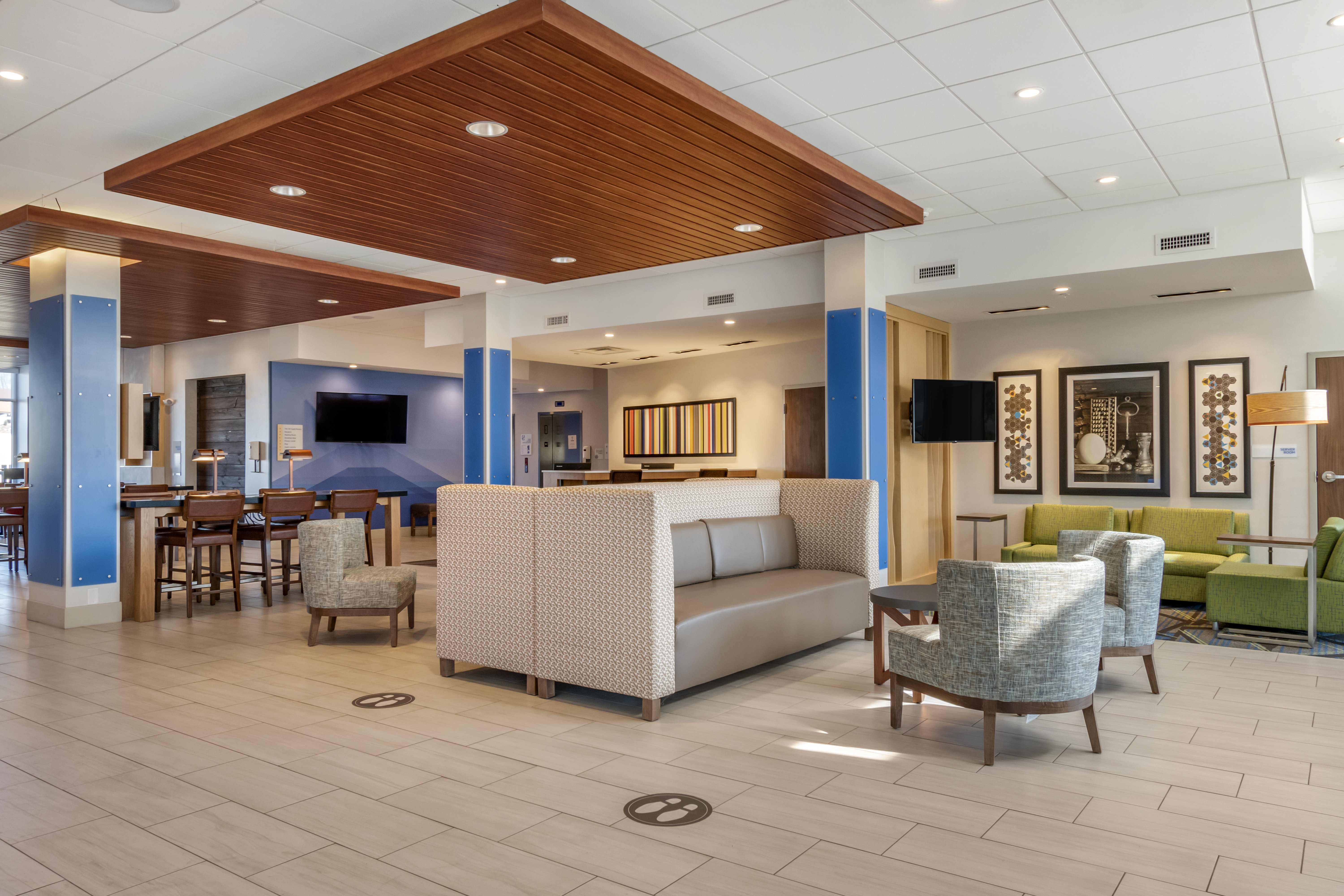 Holiday Inn Express And Suites Carlisle Southwest I-81 9/42