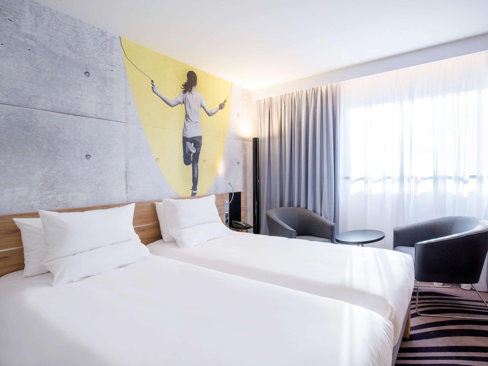 EXECUTIVE, TWIN BEDS