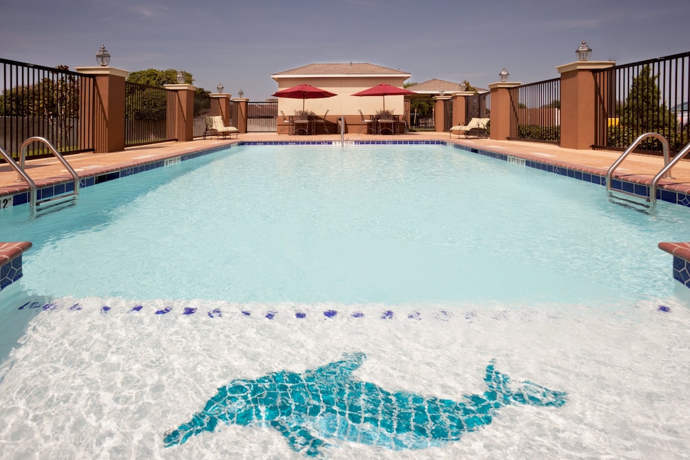 Candlewood Suites Victoria 3/66