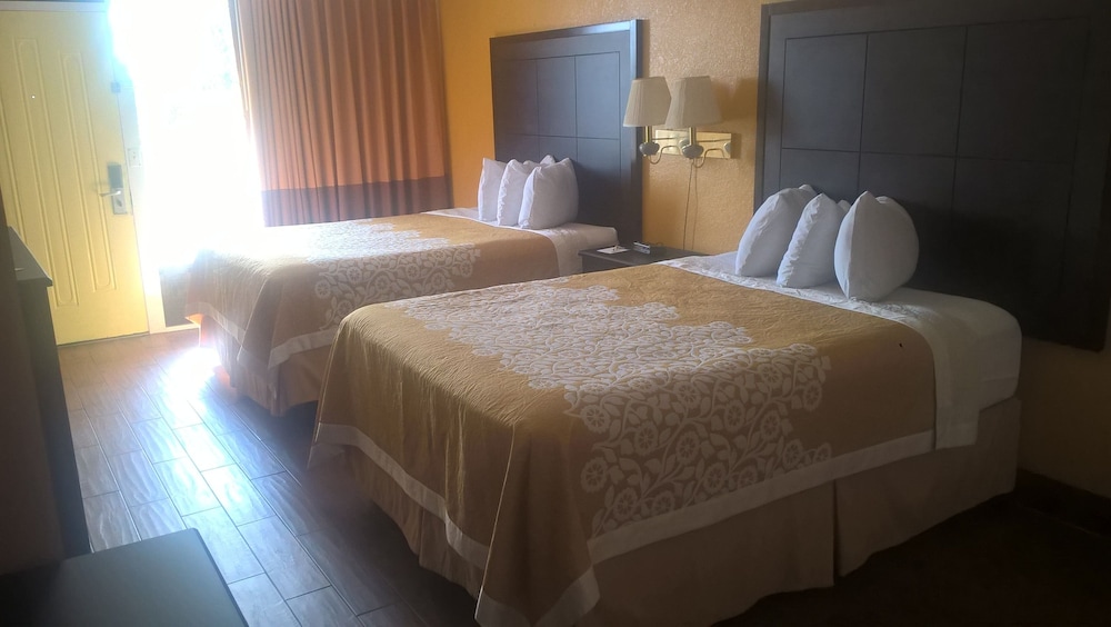 Days Inn & Suites By Wyndham Port Richey 21/45