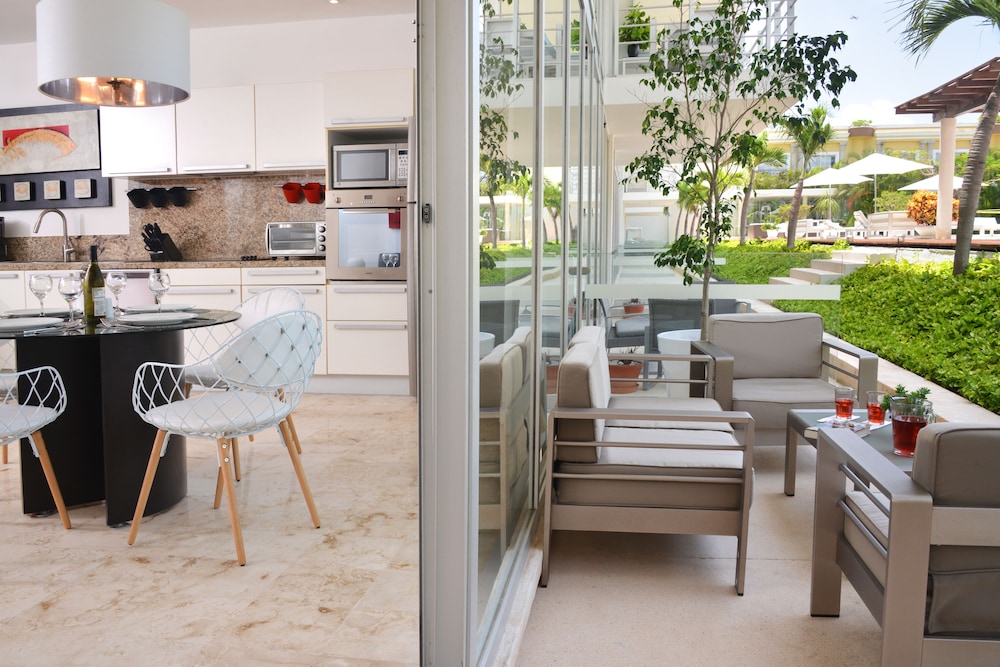 Magia Beachside Condo 37/47