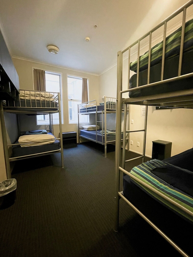 MIXED DORM, 6 BEDS