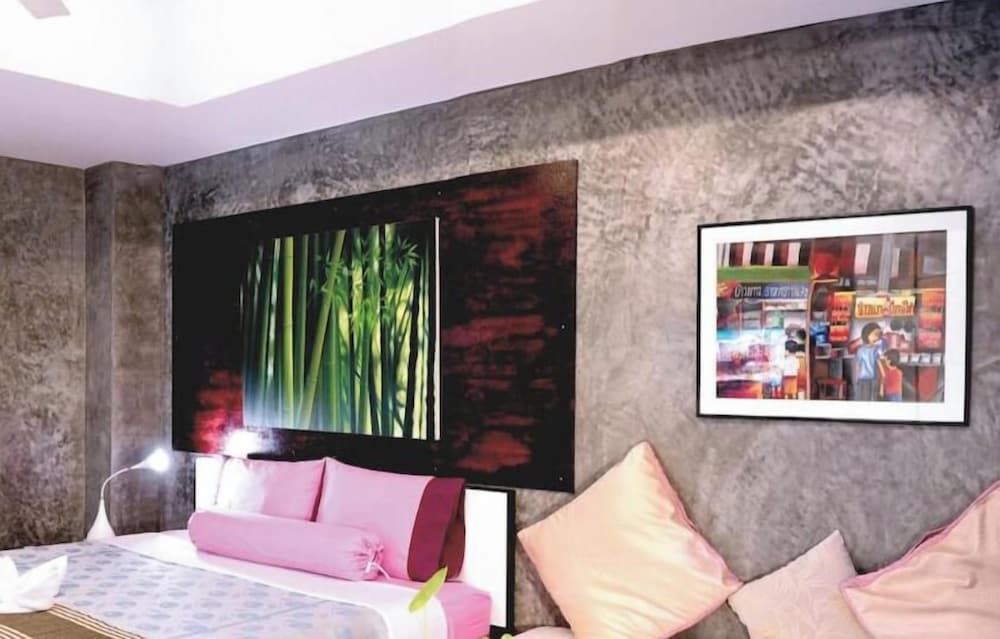 Phuket Paradiso Hotel 30/50
