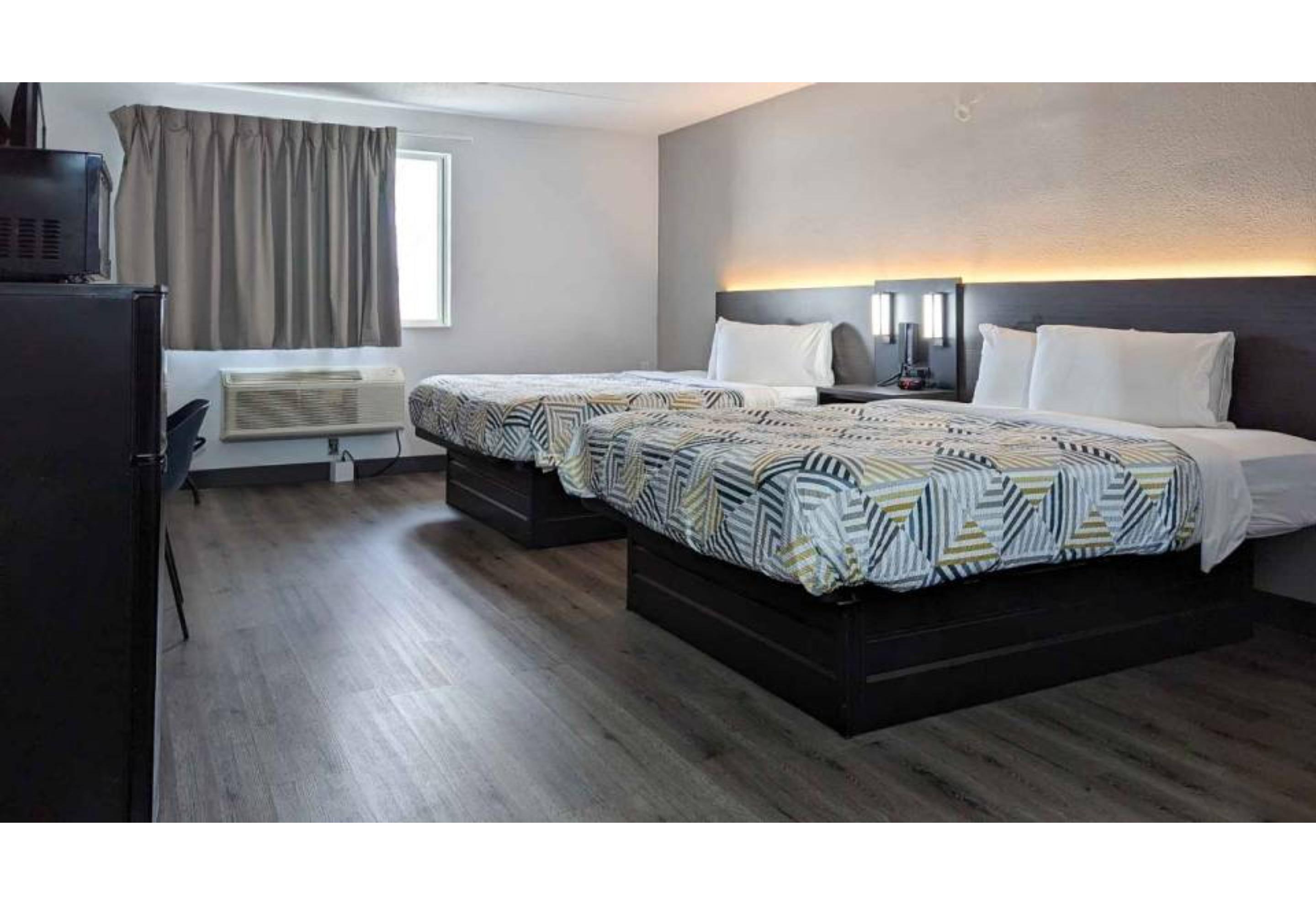 2 Queen Beds