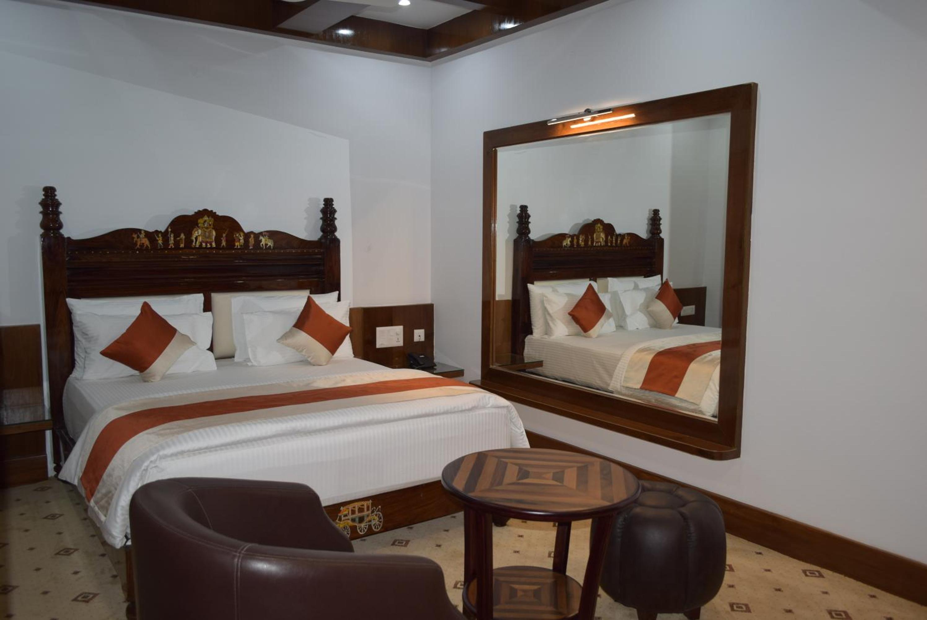 Castle, King Bed