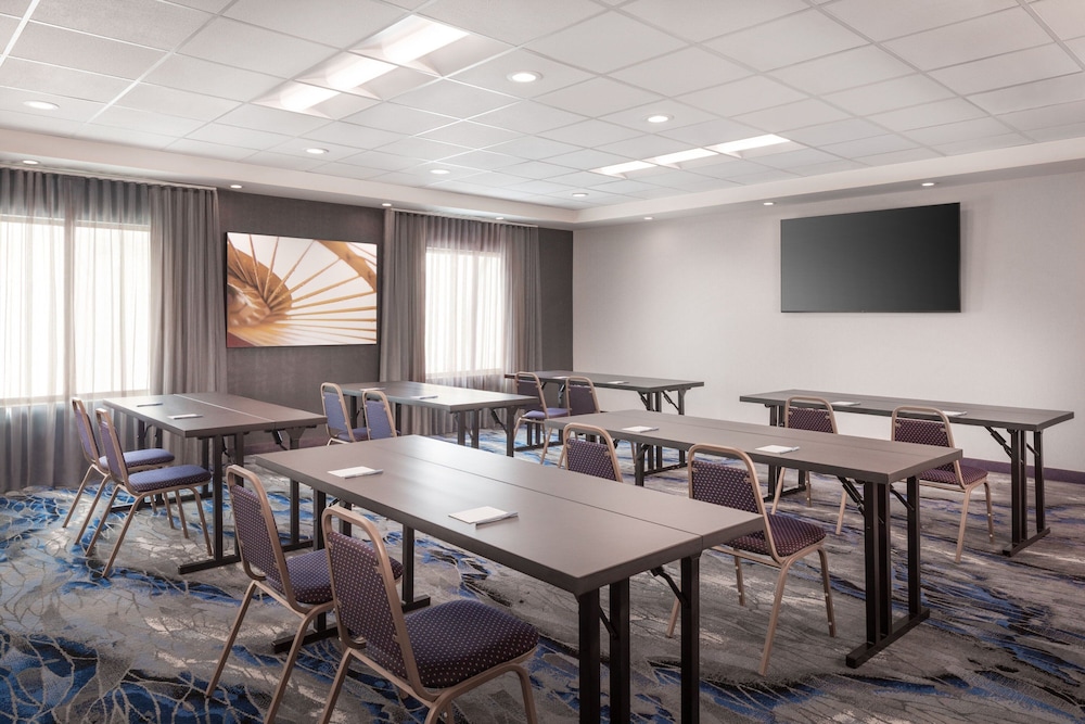 Fairfield Inn & Suites by Marriott Fresno North/Shaw Avenue 14/20