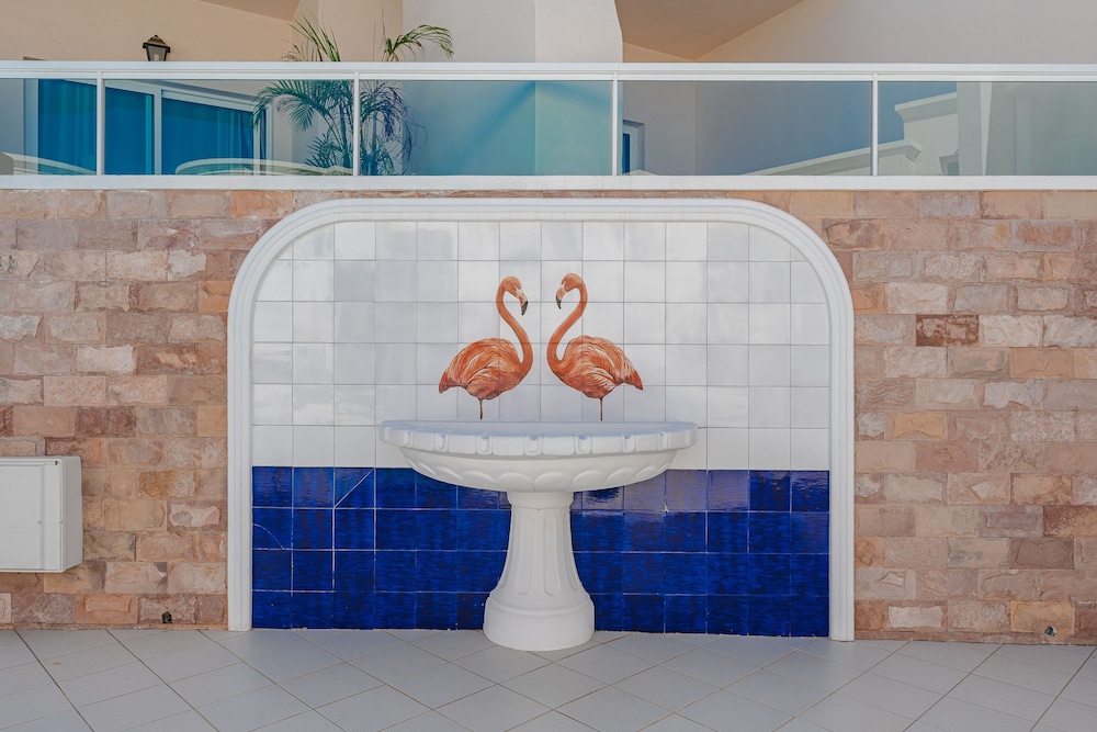 Flamingo Suites 5/50