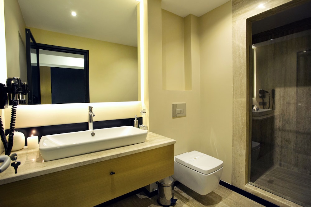 Tan Hotel Special Class 18/64