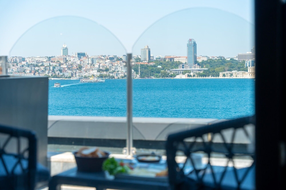 216 Bosphorus Suite 33/50