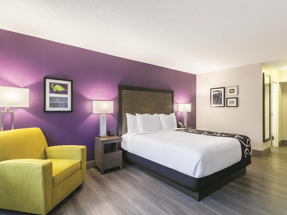 La Quinta Inn & Suites by Wyndham Virginia Beach 23/46