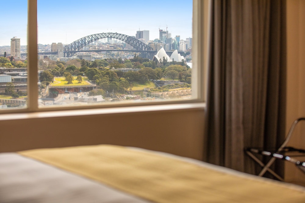 Holiday Inn Potts Point 8/78