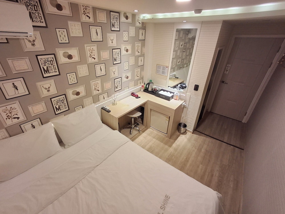 Shine Hotel 9/49