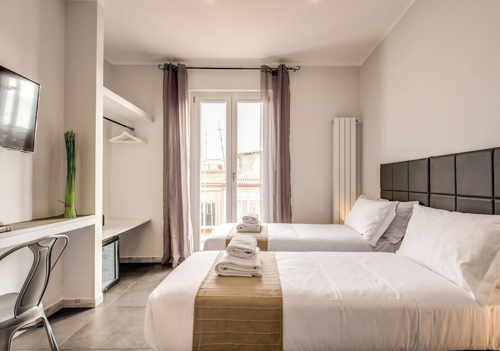 STANDARD, DOUBLE OR TWIN BED, CITY VIEW, BALCONY