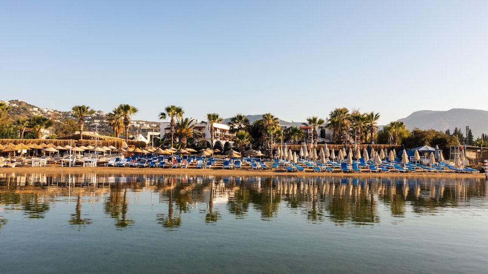 Costa Bitezhan Hotel 68/73