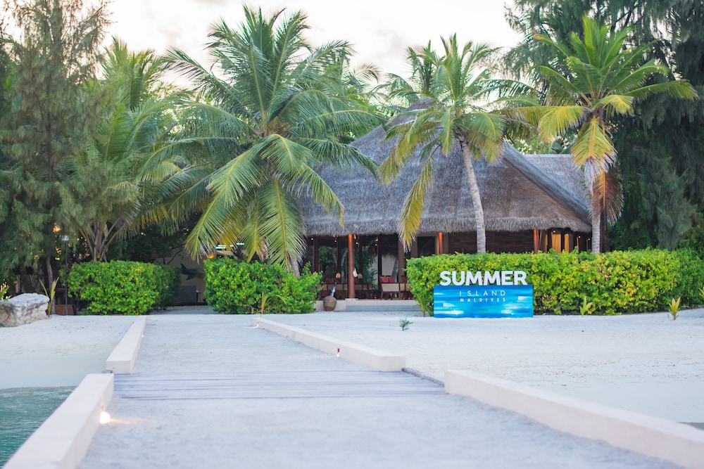 Summer Island Maldives 62/64