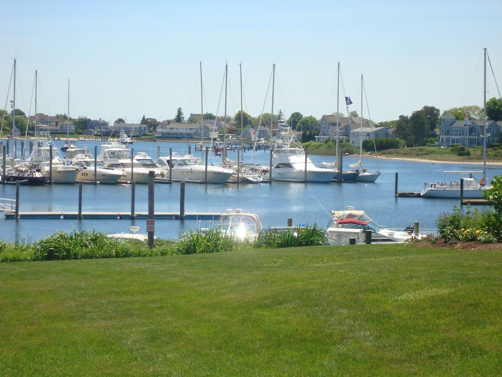 Anchor In Distinctive Waterfront Lodging 39/65
