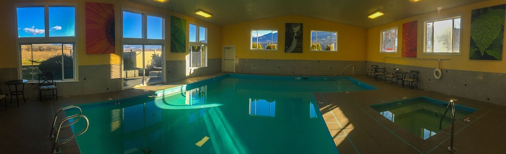 Comfort Inn & Suites Ashland, OR 23/40