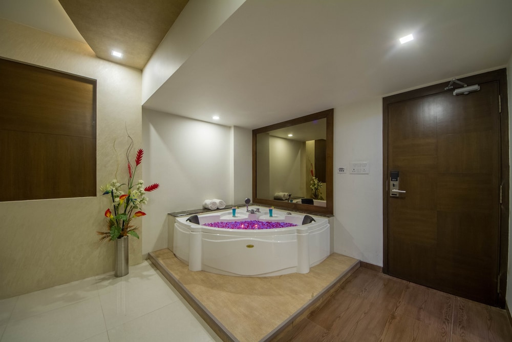 THE GRAND VINAYAK HOTEL 16/16
