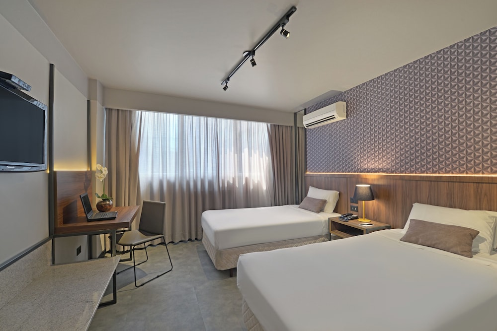غرفة قياسية بسريرين فرديين، Hotel Deville Business Maringa 2/8