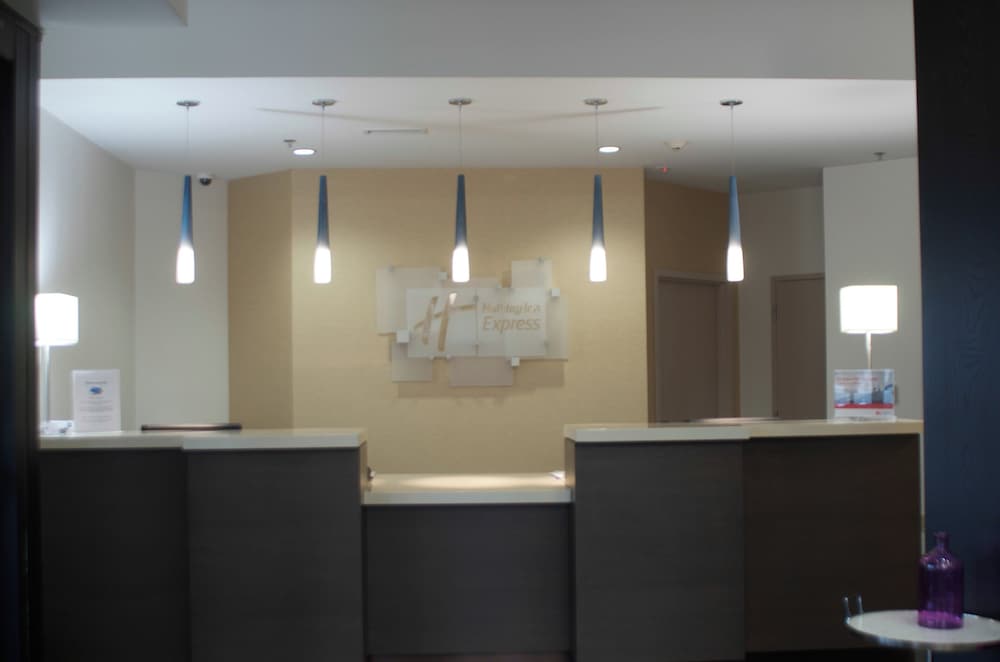 Holiday Inn Express Hickory-Hickory Mart 2/29