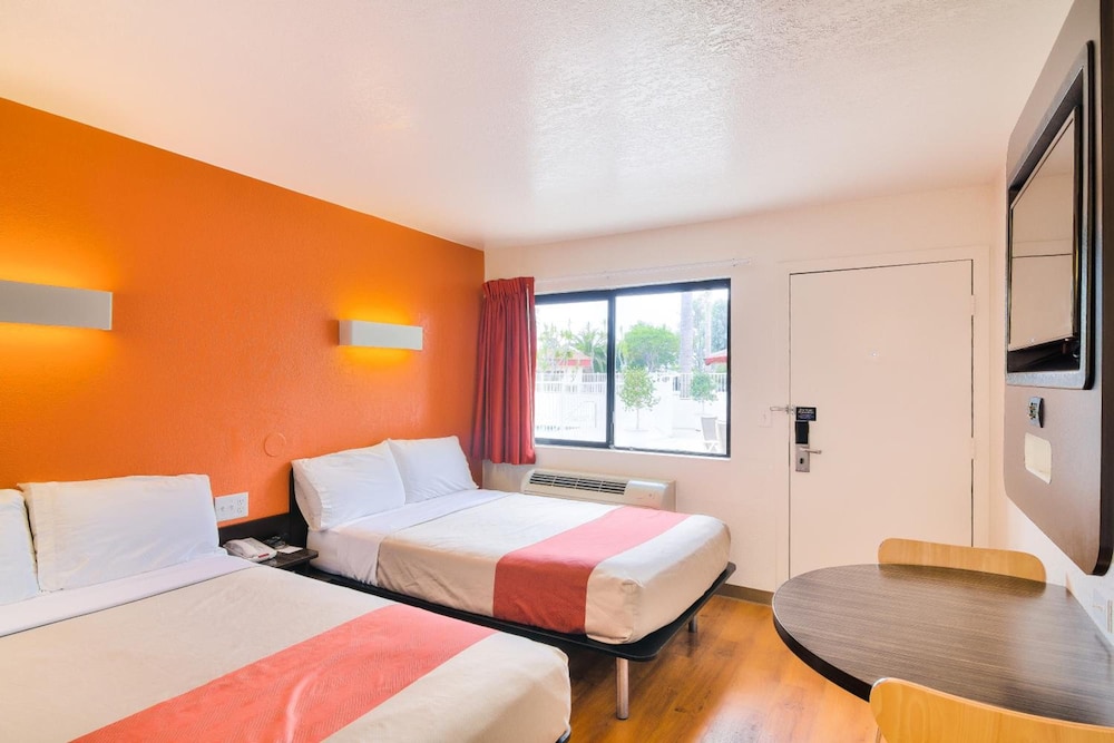 Motel6 Camarillo, CA 30/71