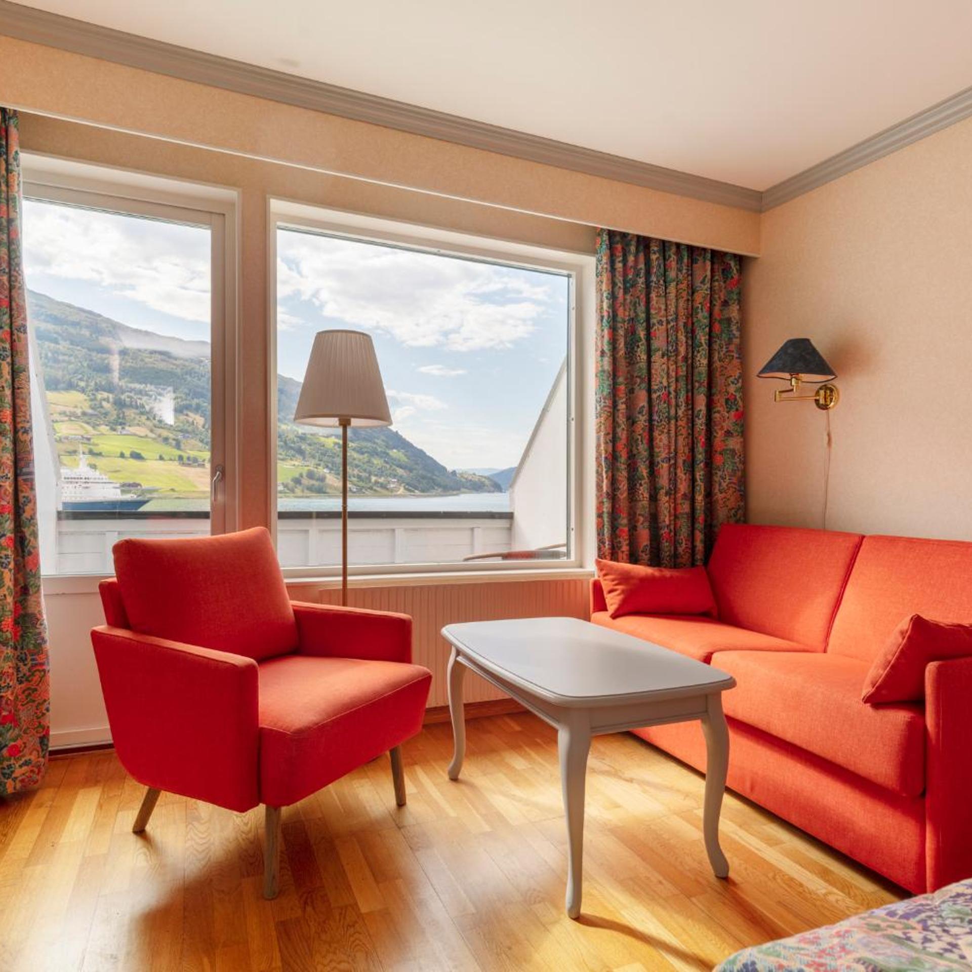 Olden Fjordhotel 32/50