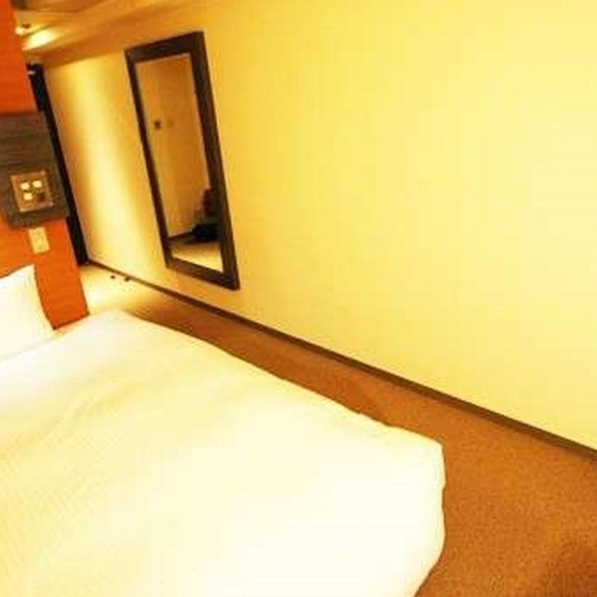 ROOM, SINGLE, SMOKING