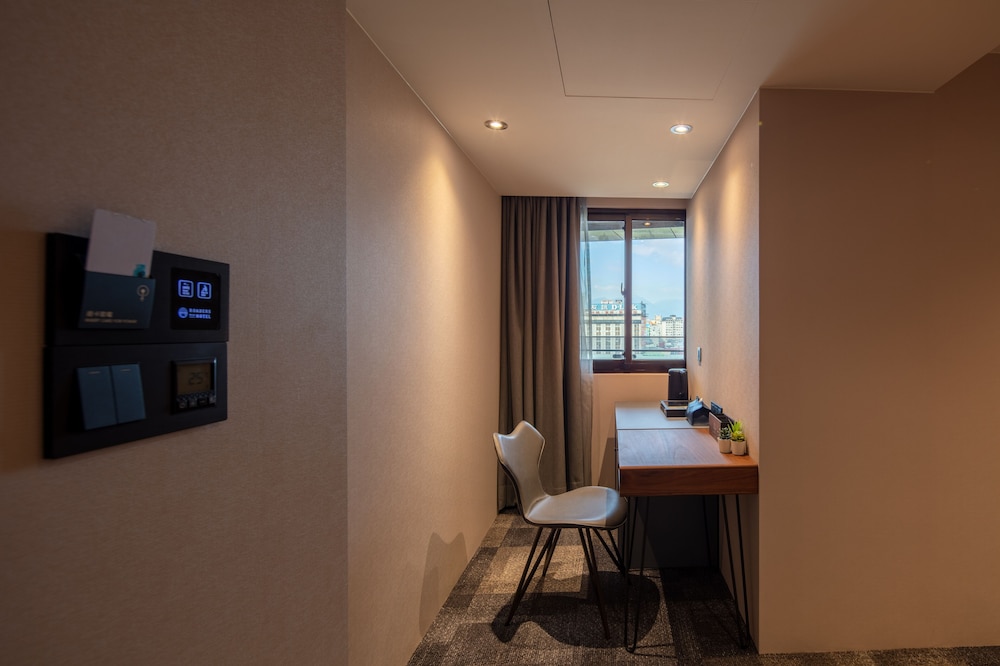 Roaders Plus Hotel Theme 49/60