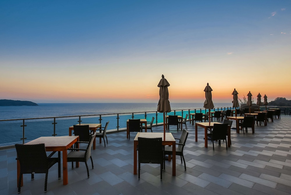 Wyndham Grand Phuket Kalim Bay 70/74