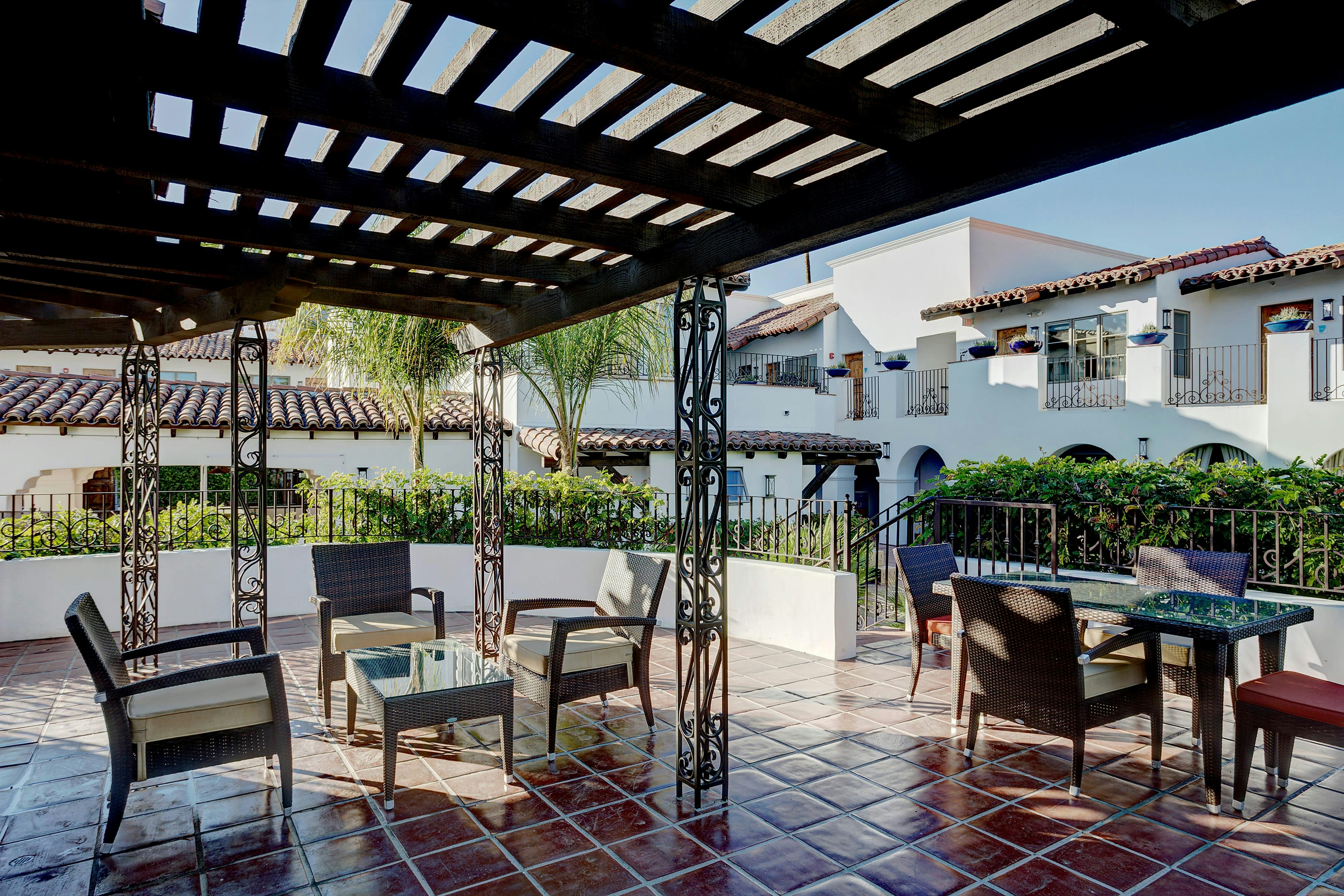 TRIADA PALM SPRINGS AUTOGRAPH COLLECTION 28/35