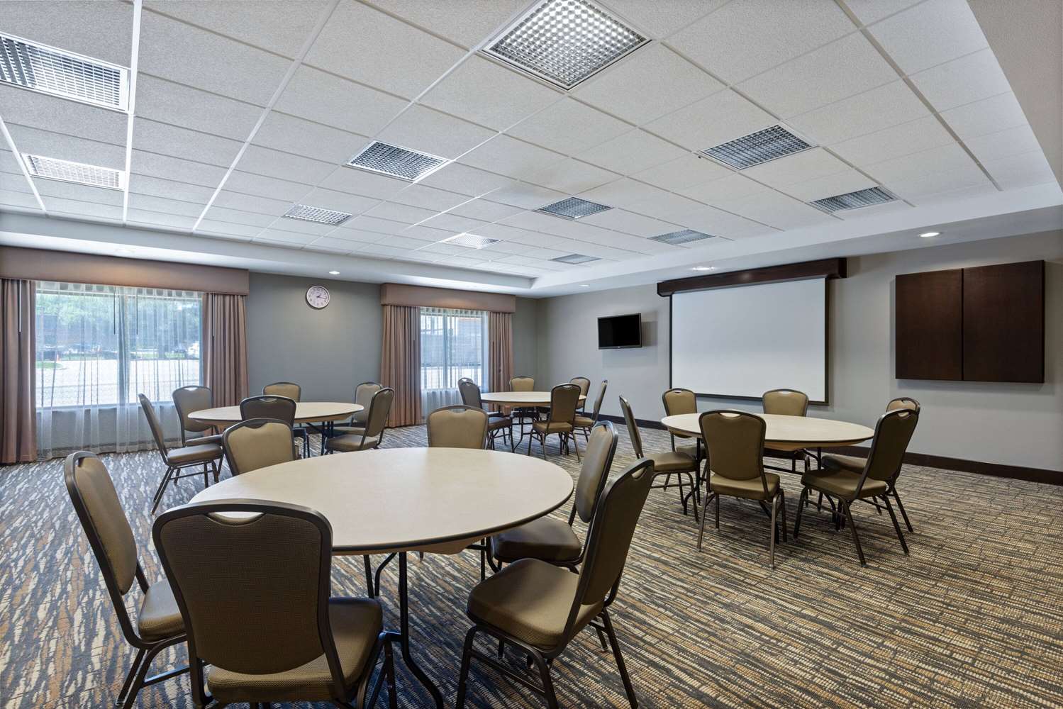 La Quinta Inn Suites By Wyndham Sioux Falls 47/55