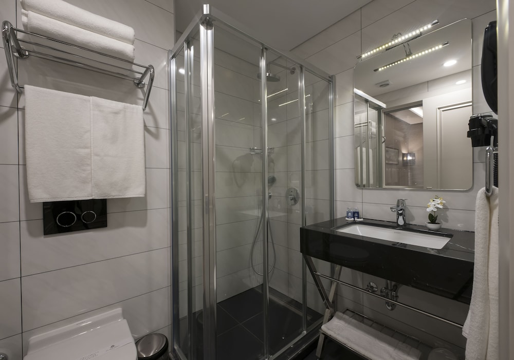 Le Petit Palace Hotel 50/50