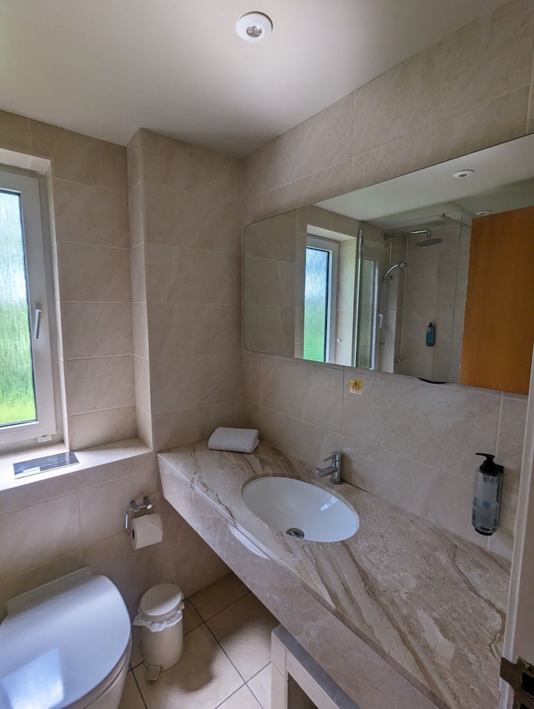 Marwell Hotel 58/60