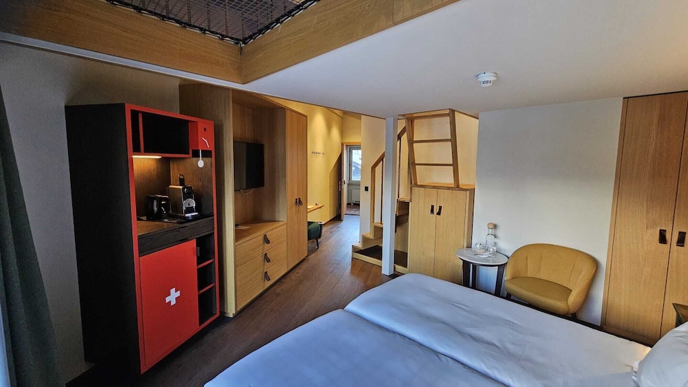 Mini, Family, 1 Queen and 1 Single Bed