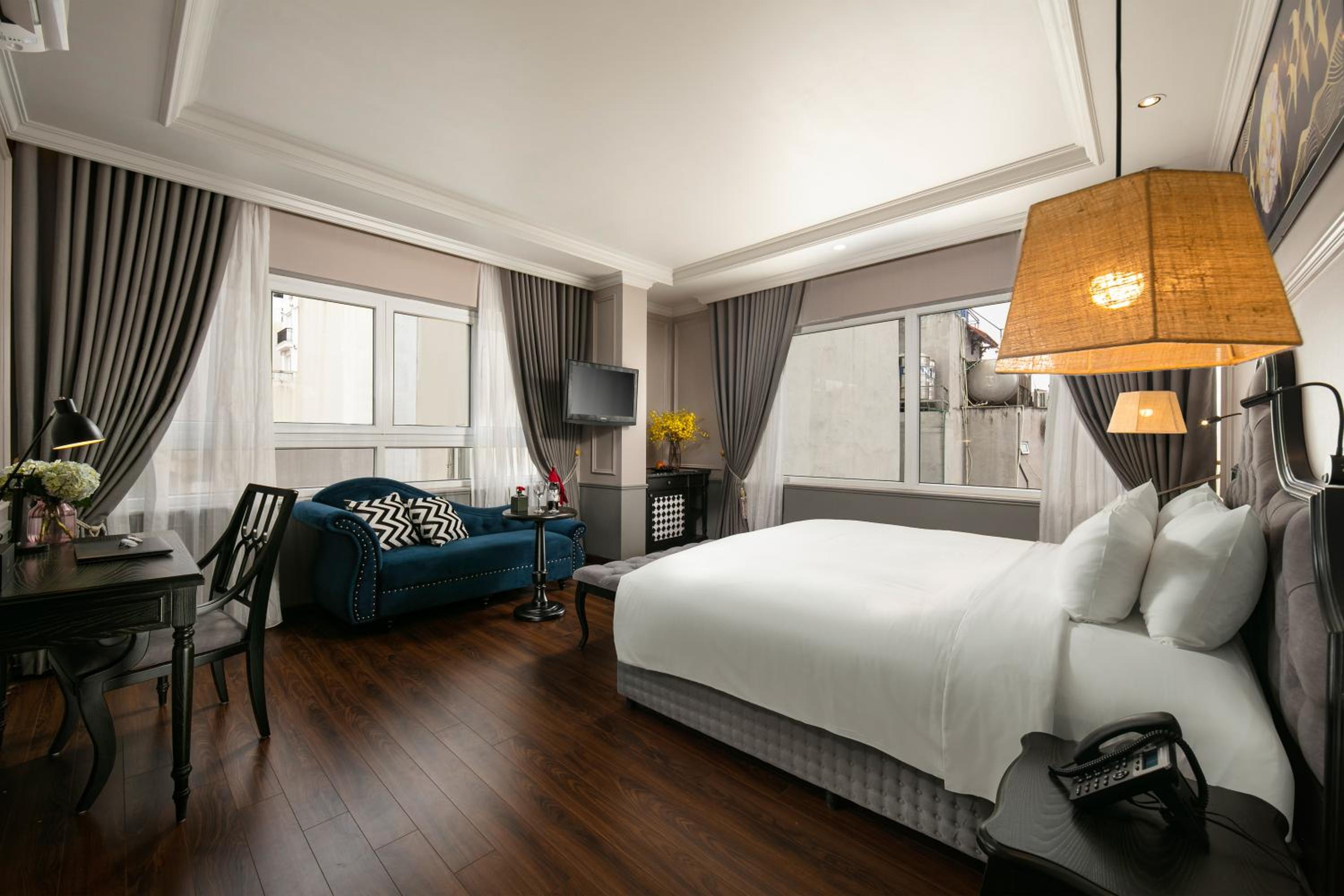Imperial, Suite, City View