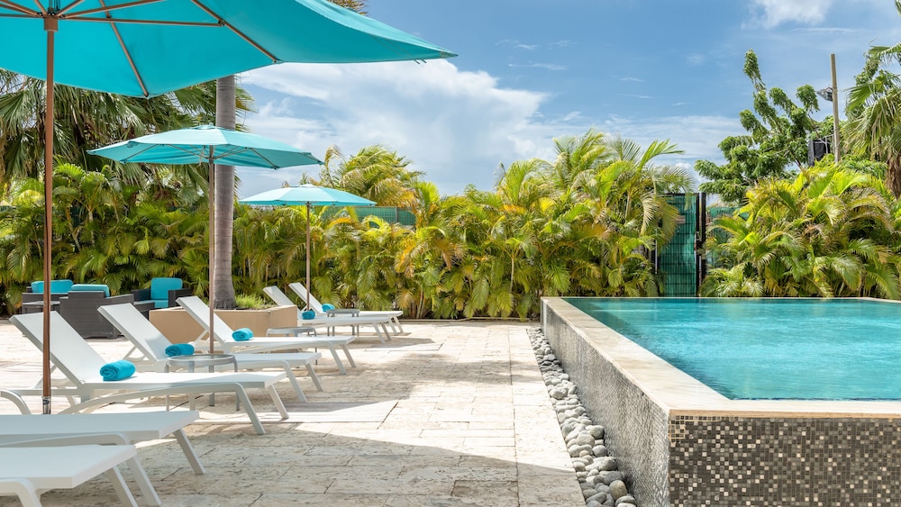 The Beach House Curacao 64/72