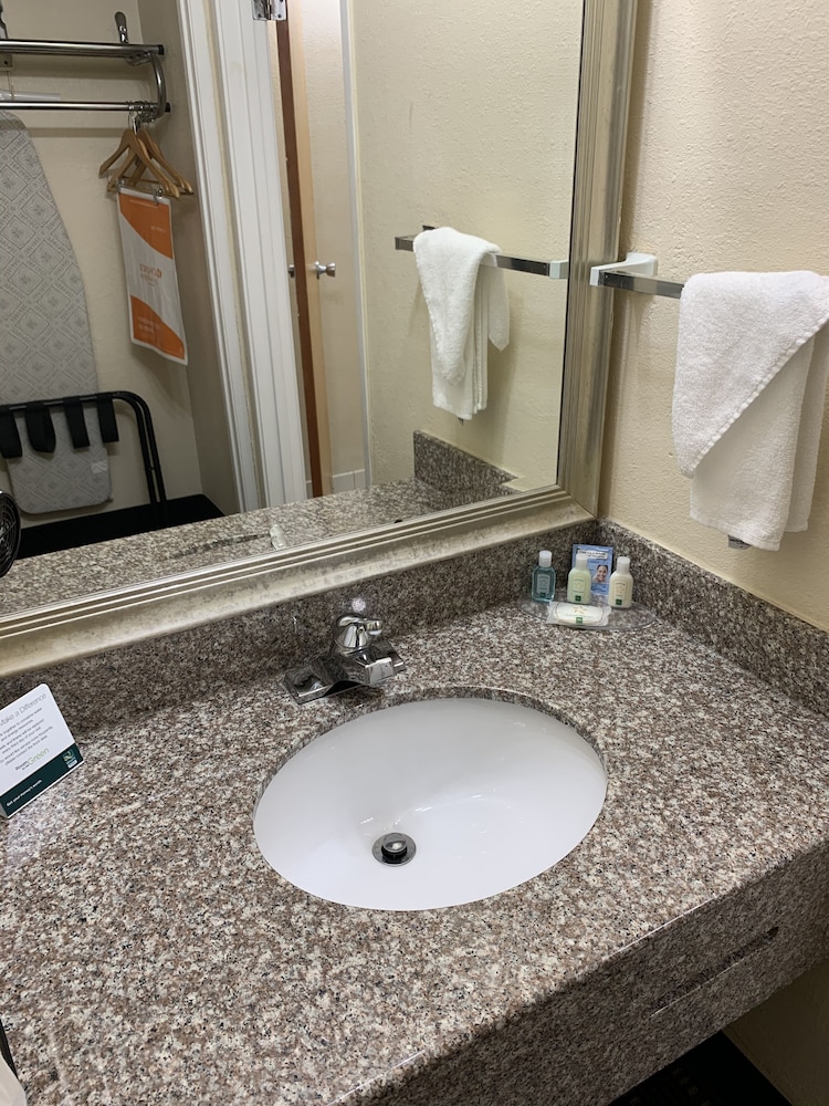 Quality Inn and Suites Pensacola Bayview 19/49