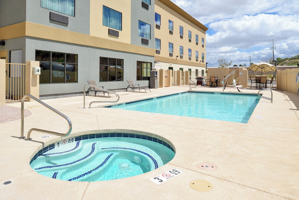 Holiday Inn And Suites Globe 6/55